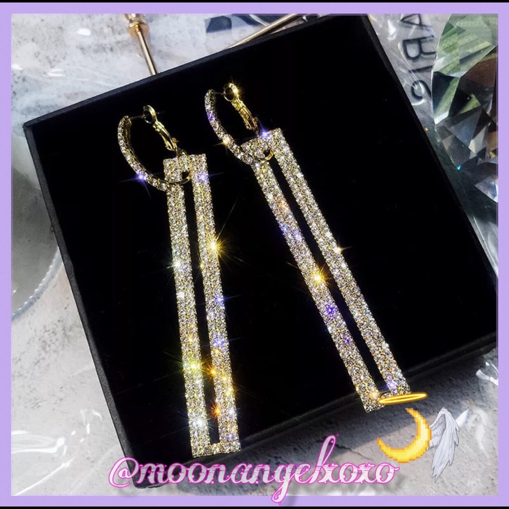 ✨HOST PICK✨Gold Rhinestone Earrings✨